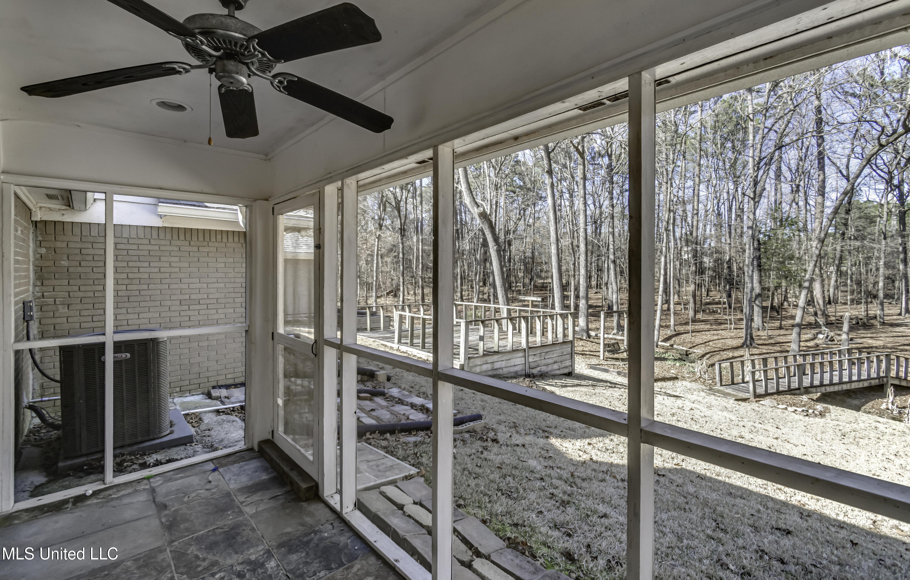 110 Meadowview Drive Brandon, MS 39047 - Photo 52 of 57 110 Meadowview Dr--51