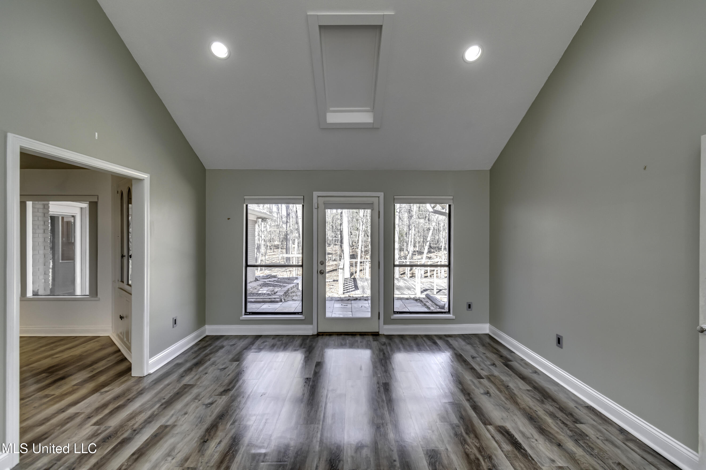 110 Meadowview Drive Brandon, MS 39047 - Photo 10 of 57 110 Meadowview Dr--21