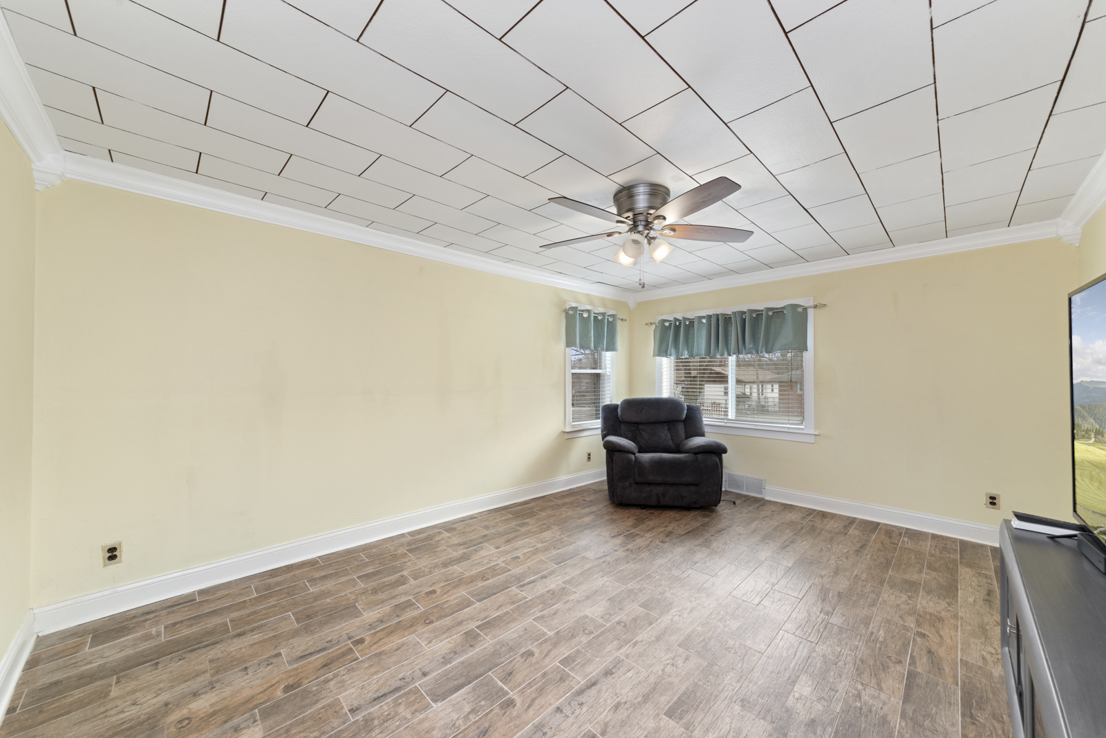 950 Rural Street Aurora, IL 60505 - Photo 13 of 19 Gallery Image 13