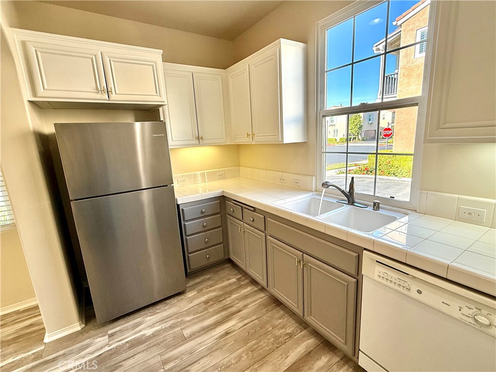 20030 Pienza Lane Porter Ranch, CA 91326 - Photo 5 of 12 Kitchen
