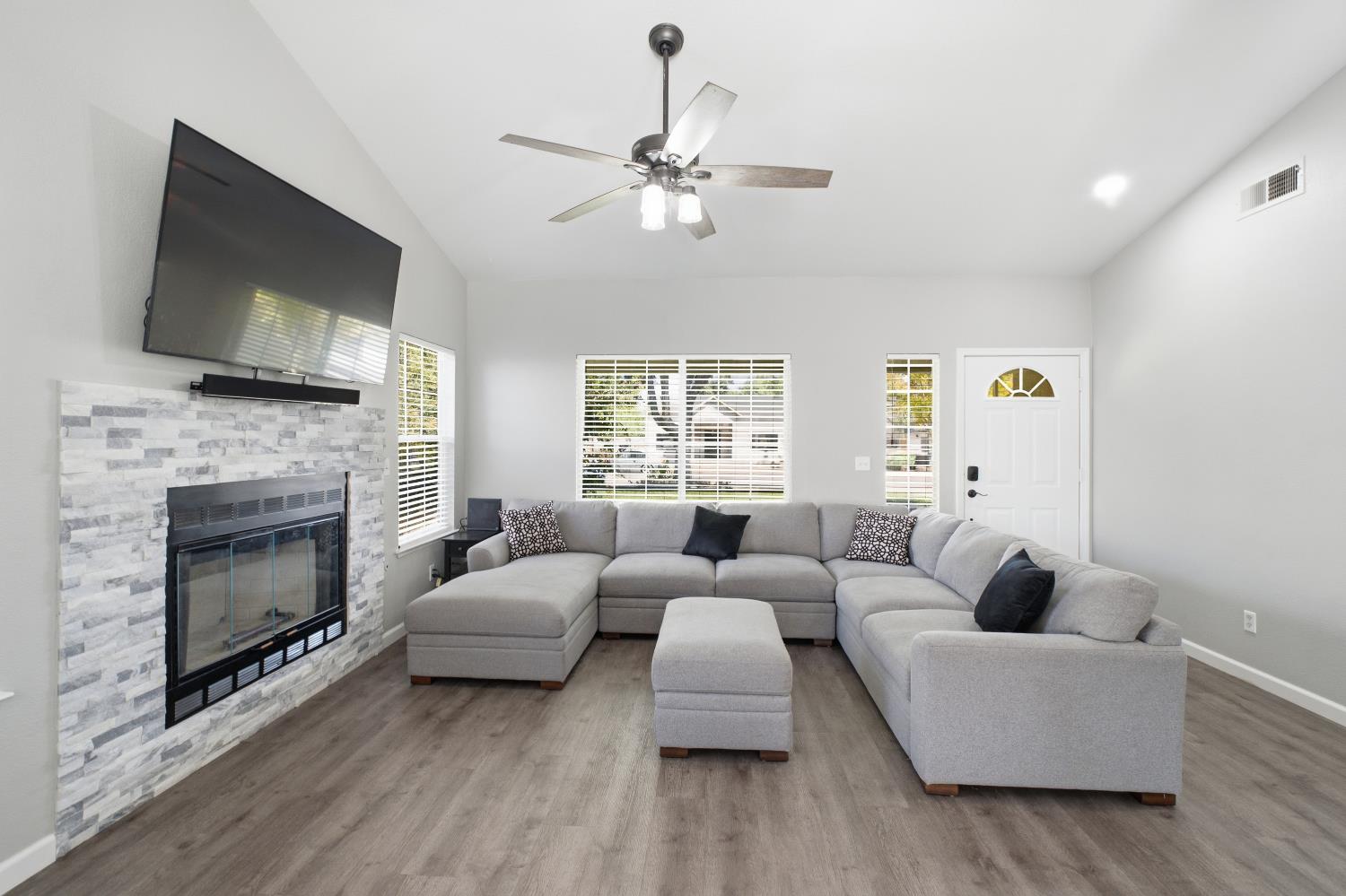 351 West Stanley Avenue Reedley, CA 93654 - Photo 9 of 42 Gallery Image 9