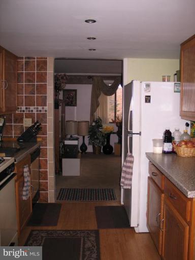 8905 Footed Ridge Columbia, MD 21045 - Photo 2 of 20 Kitchen