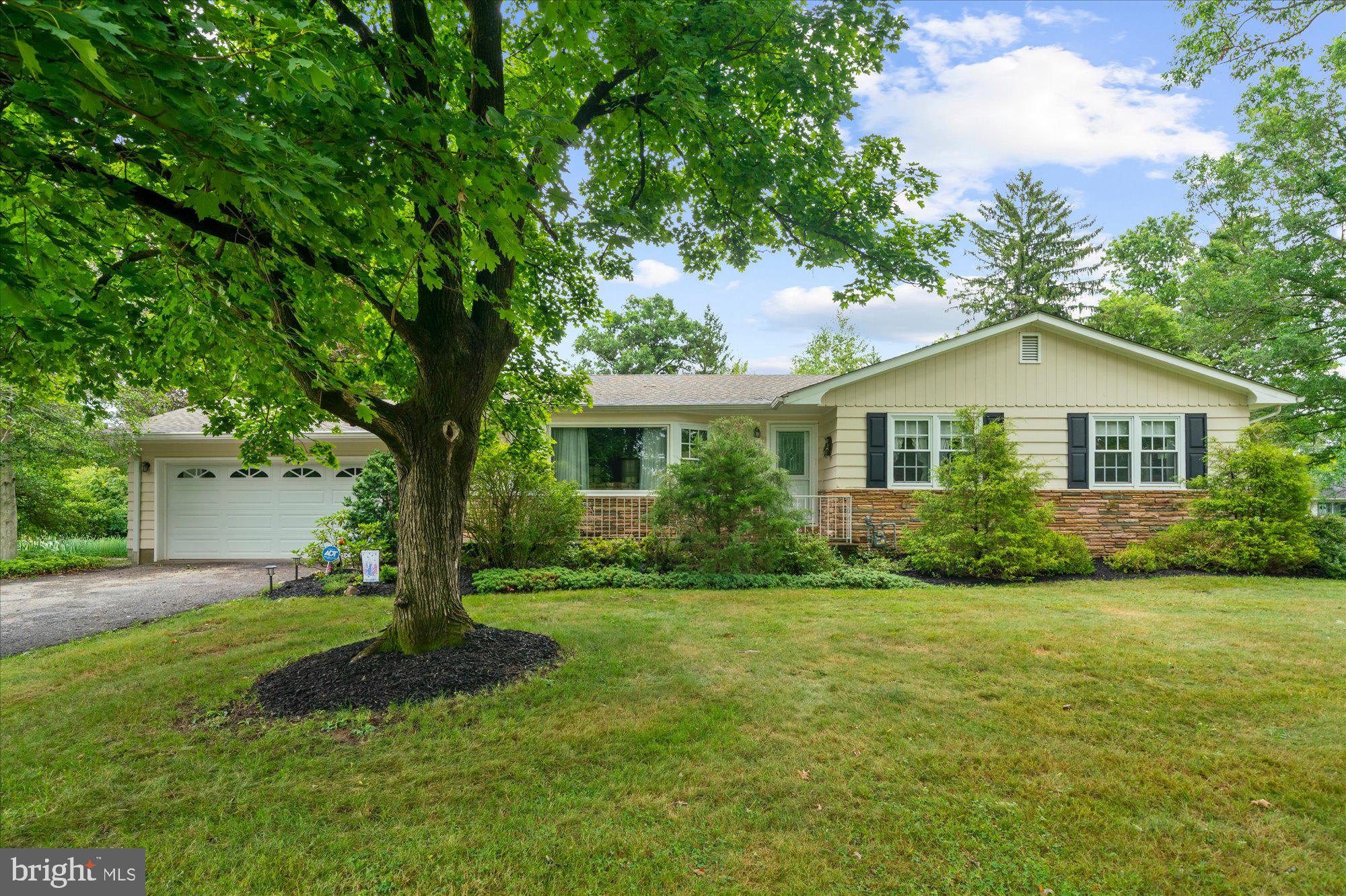 11 Meadowbrook Road Flemington, NJ 08822 - Photo 1 of 26