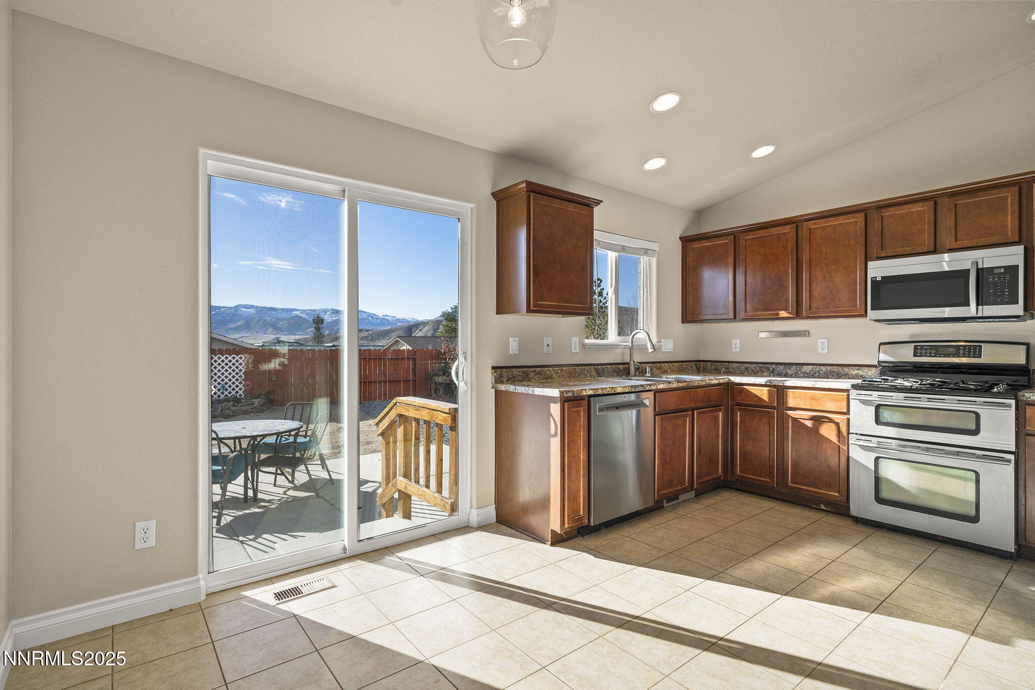 18261 Grizzly Bear Court Reno, NV 89508 - Photo 7 of 22 7-web-or-mls-_DSC0696