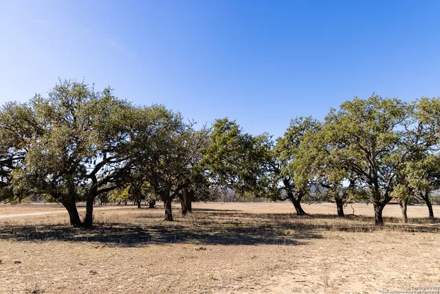 $279,000 | 434 River Road, Utopia, TX 78884