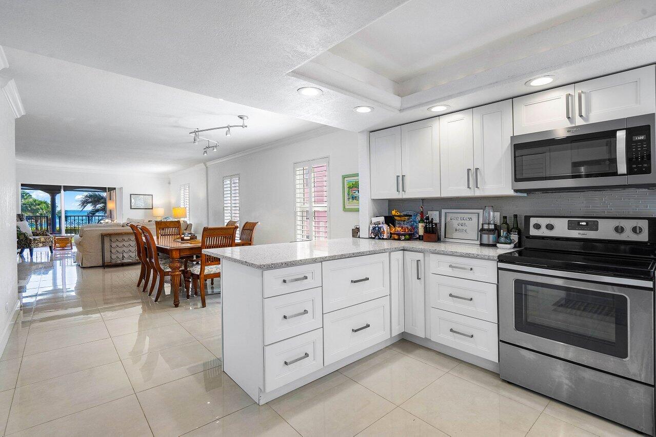 1040 Banyan Road, Unit 2010 Boca Raton, FL 33432 - Photo 15 of 46 1040 Banyan Rd 2010