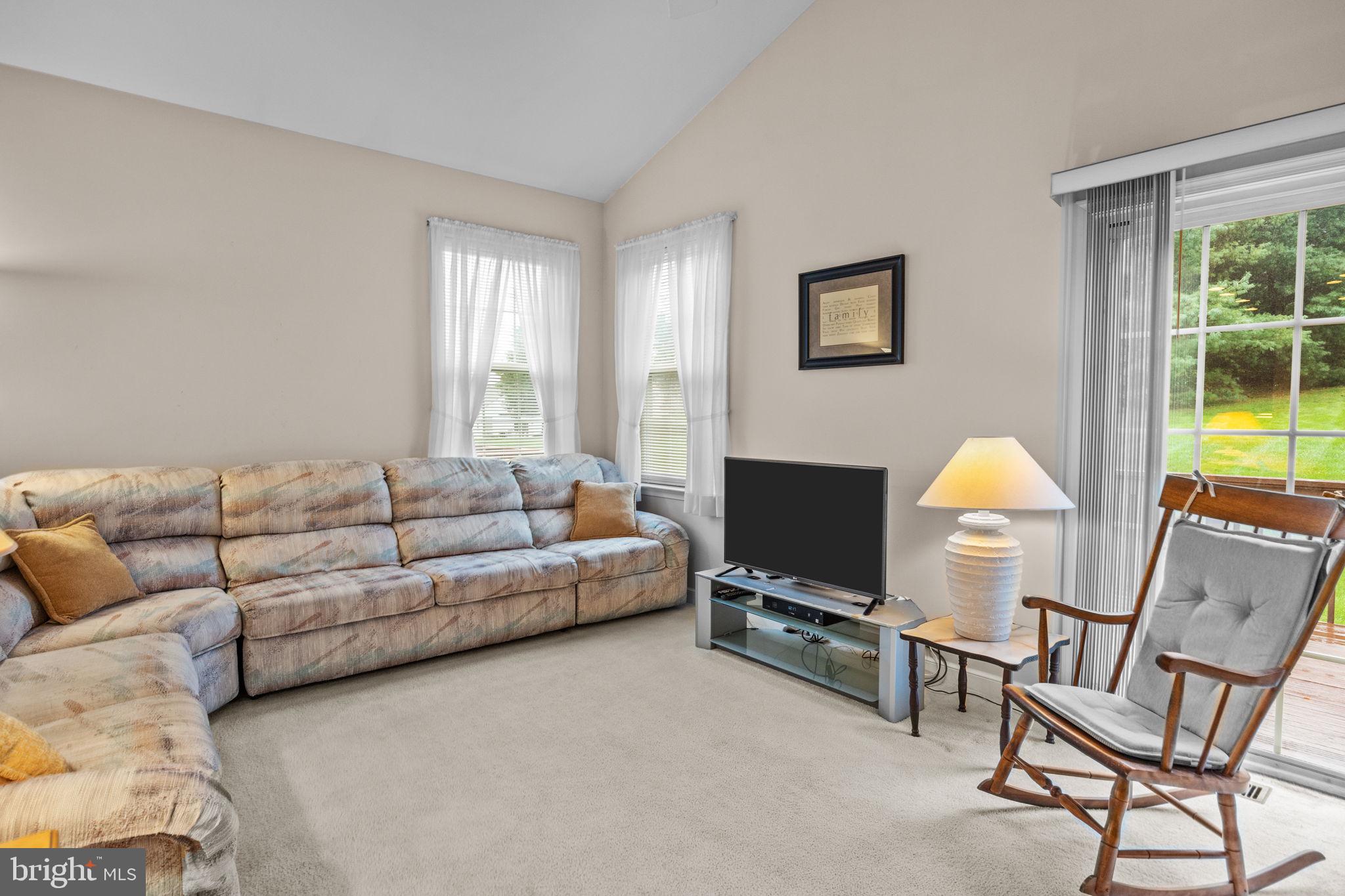 18 Bluebonnet Road Langhorne, PA 19047 - Photo 17 of 32 Family Room