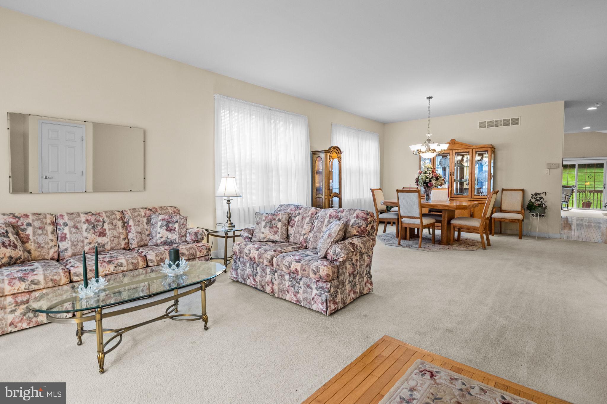 18 Bluebonnet Road Langhorne, PA 19047 - Photo 6 of 32 Combination Living/Dining Room