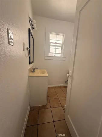 $1,600 | 534 Chestnut Avenue, Unit 4, Long Beach, CA 90802