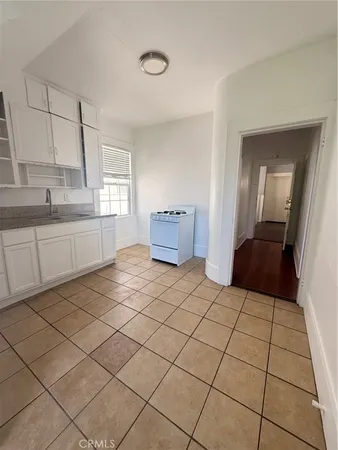 $1,600 | 534 Chestnut Avenue, Unit 4, Long Beach, CA 90802
