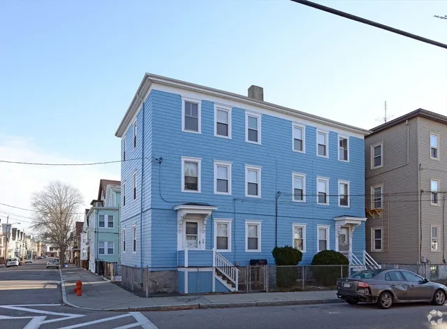 $1,200 | 126 Crapo Street, Unit 2S, New Bedford, MA 02744