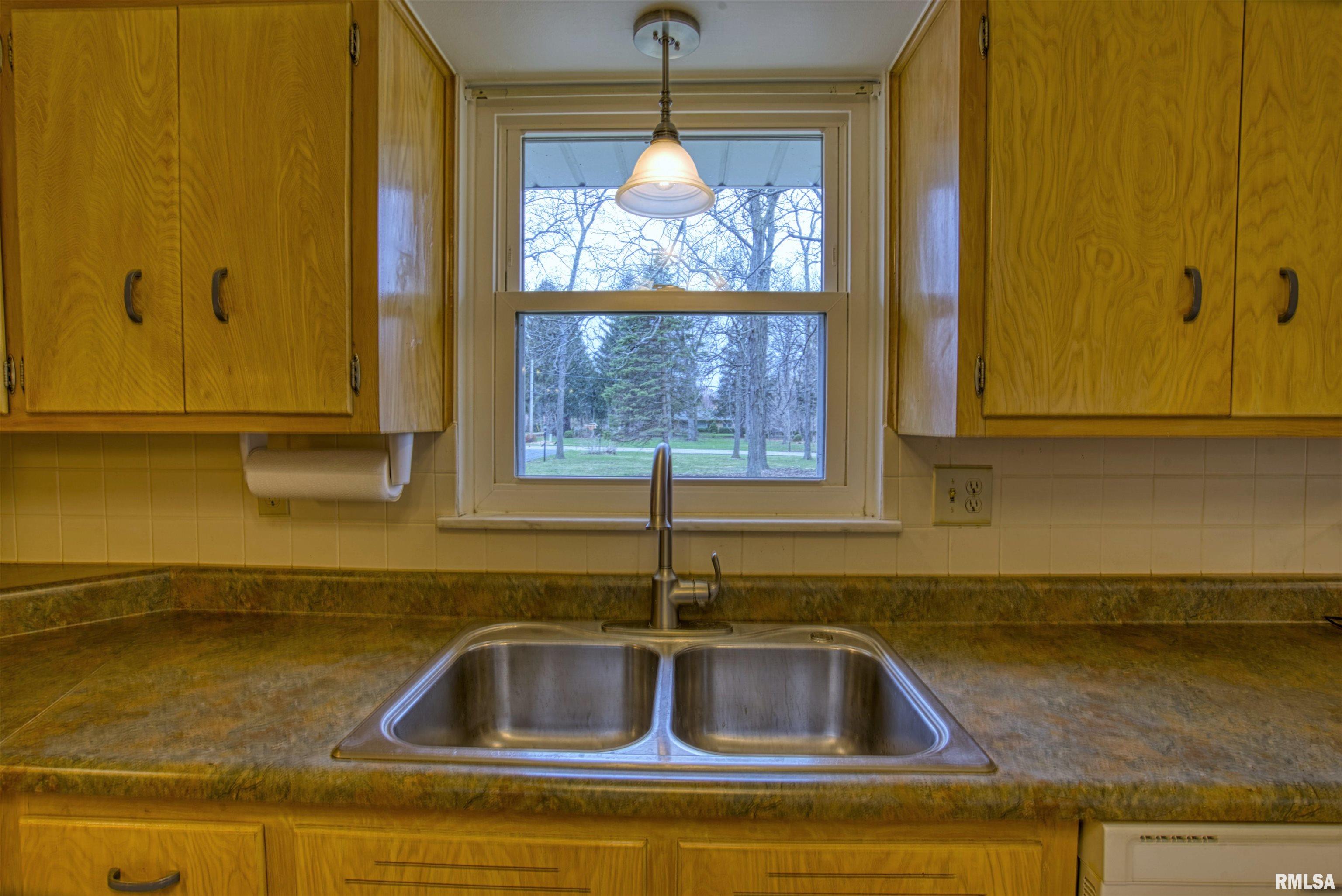 8830 North Picture Ridge Road Peoria, IL 61615 - Photo 8 of 36 Gallery Image 8