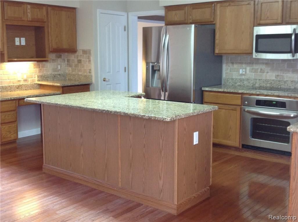 47614 Pavillon Road Canton, MI 48188 - Photo 10 of 31 IMG_4256.JPG
