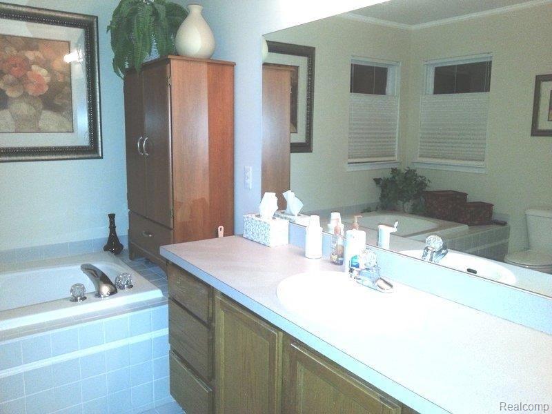 950 Ridgeview Circle Lake Orion, MI 48362 - Photo 18 of 24 master bath