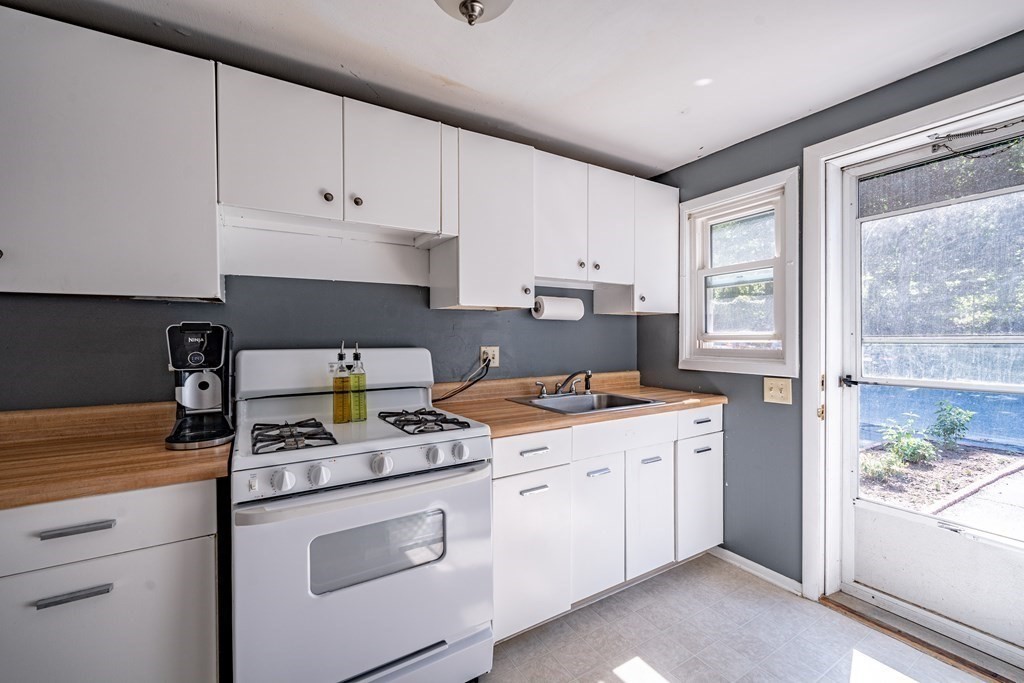 147 Manor Court, Unit 147 Springfield, MA 01118 - Photo 7 of 17 Gallery Image 7