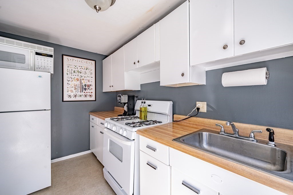 147 Manor Court, Unit 147 Springfield, MA 01118 - Photo 8 of 17 Gallery Image 8