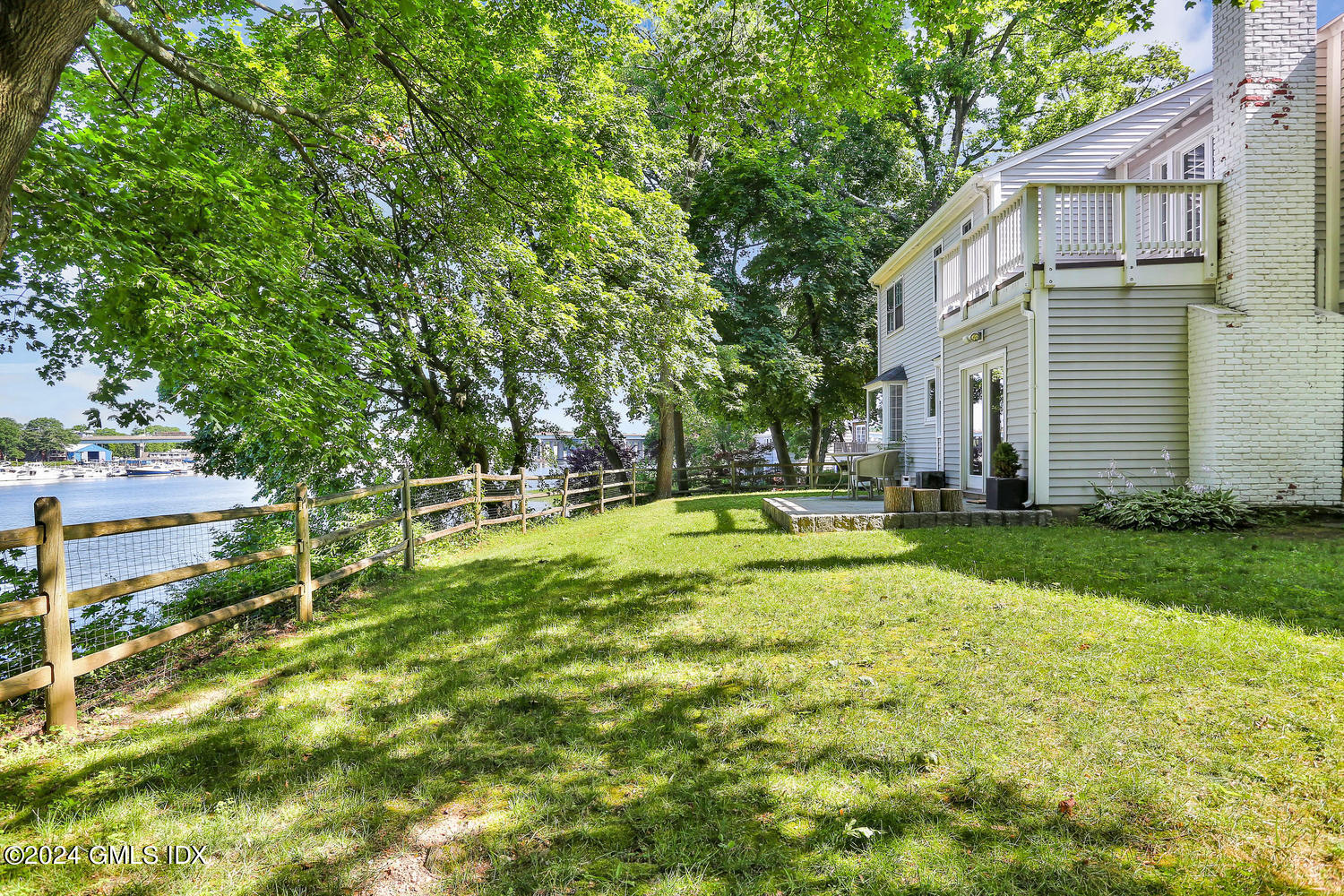 24 Juniper Lane Riverside, CT 06878 - Photo 3 of 35 24 Juniper Ln Riverside CT-large-008-015