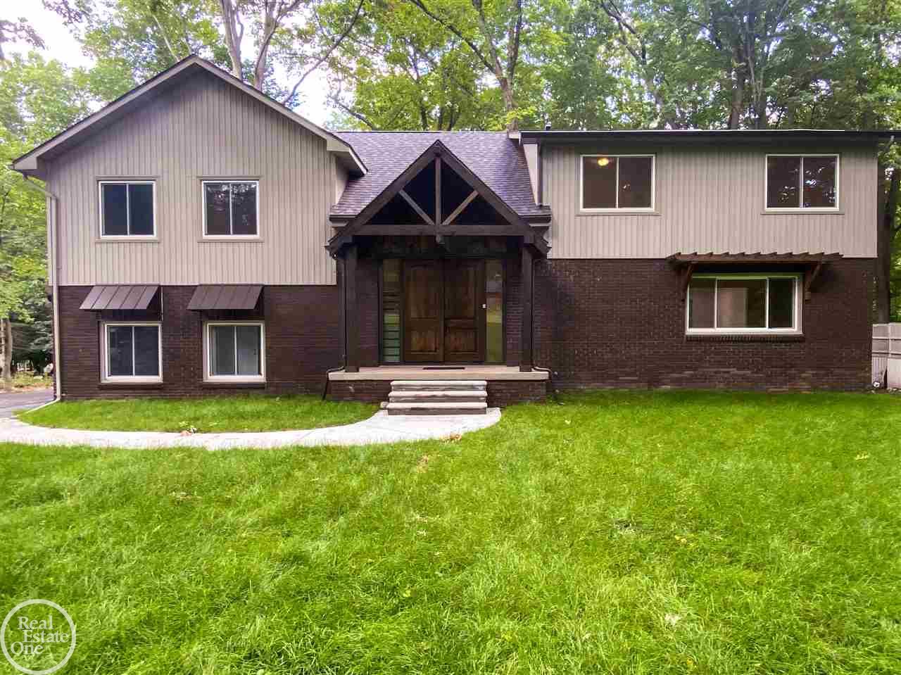 1501 Rochingham Drive Rochester, MI 48309 - Photo 1 of 59 50047101.JPG