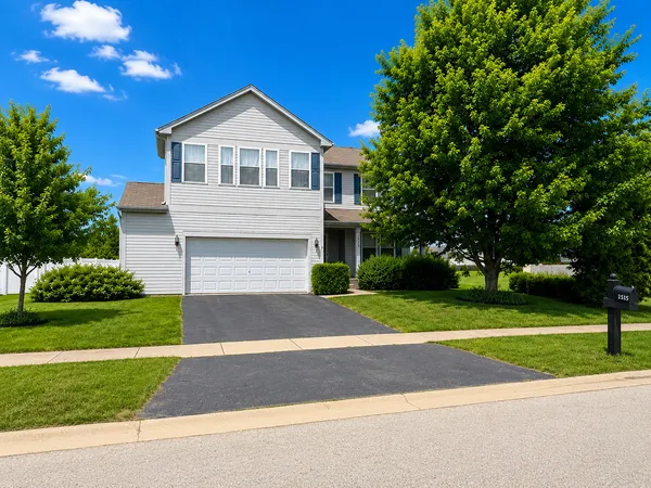 $354,900 | 1515 Eagle Bluff Drive, Bourbonnais, IL 60914