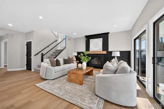 $899,900 | 810 Nirk Avenue, St. Louis, MO 63122