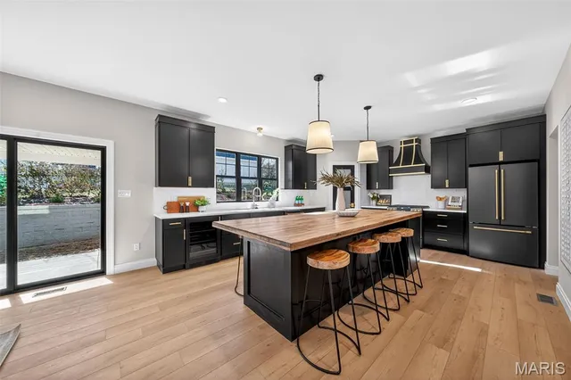 $899,900 | 810 Nirk Avenue, St. Louis, MO 63122