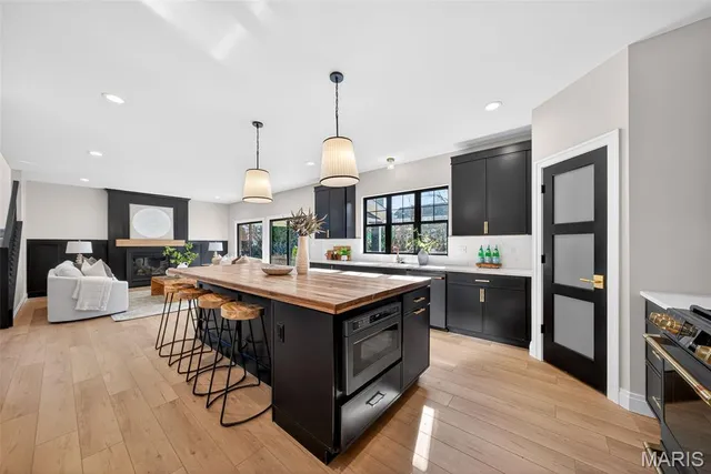 $899,900 | 810 Nirk Avenue, St. Louis, MO 63122