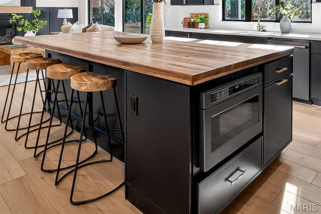 $899,900 | 810 Nirk Avenue, St. Louis, MO 63122