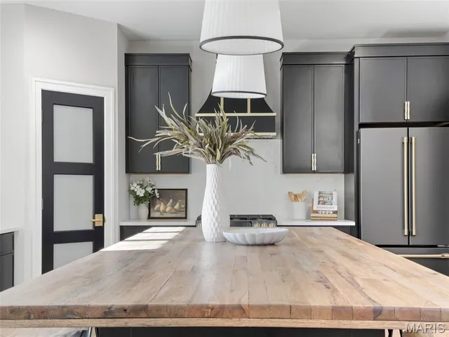 $899,900 | 810 Nirk Avenue, St. Louis, MO 63122