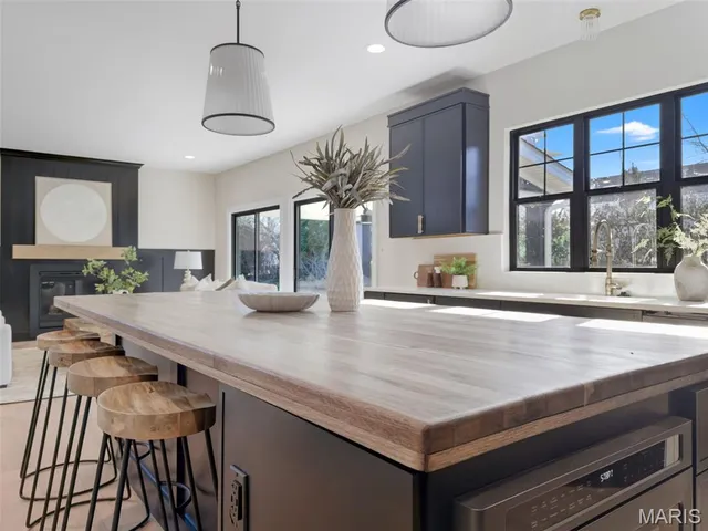 $899,900 | 810 Nirk Avenue, St. Louis, MO 63122