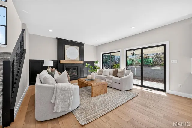 $899,900 | 810 Nirk Avenue, St. Louis, MO 63122