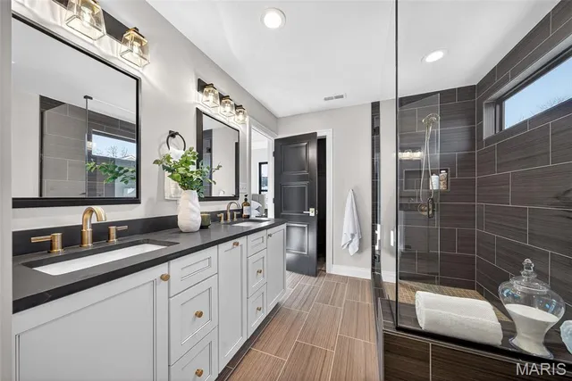 $899,900 | 810 Nirk Avenue, St. Louis, MO 63122