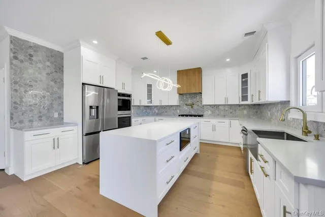 $1,429,888 | 14 Bark Lane, Levittown, NY 11756