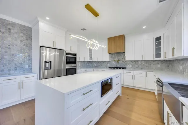 $1,429,888 | 14 Bark Lane, Levittown, NY 11756