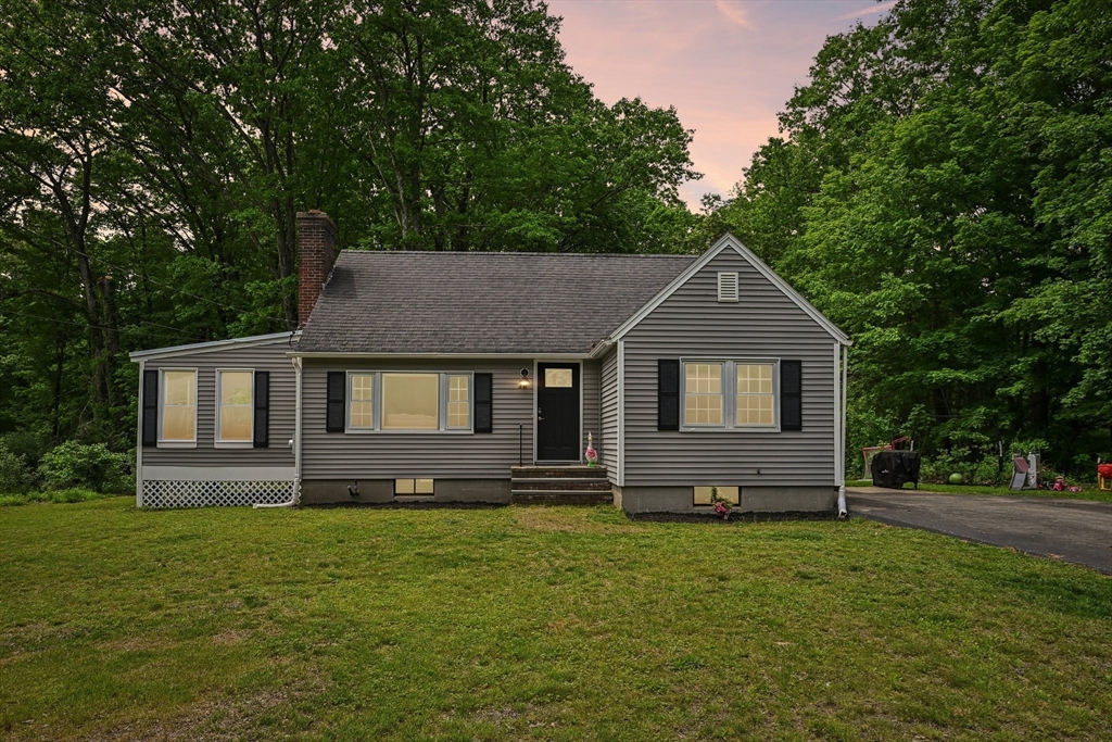 18 Carleton Road Leicester, MA 01542 - Photo 2 of 37