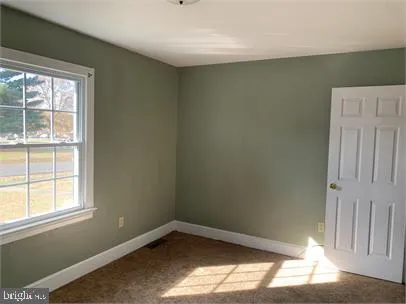 a view of empty room with window