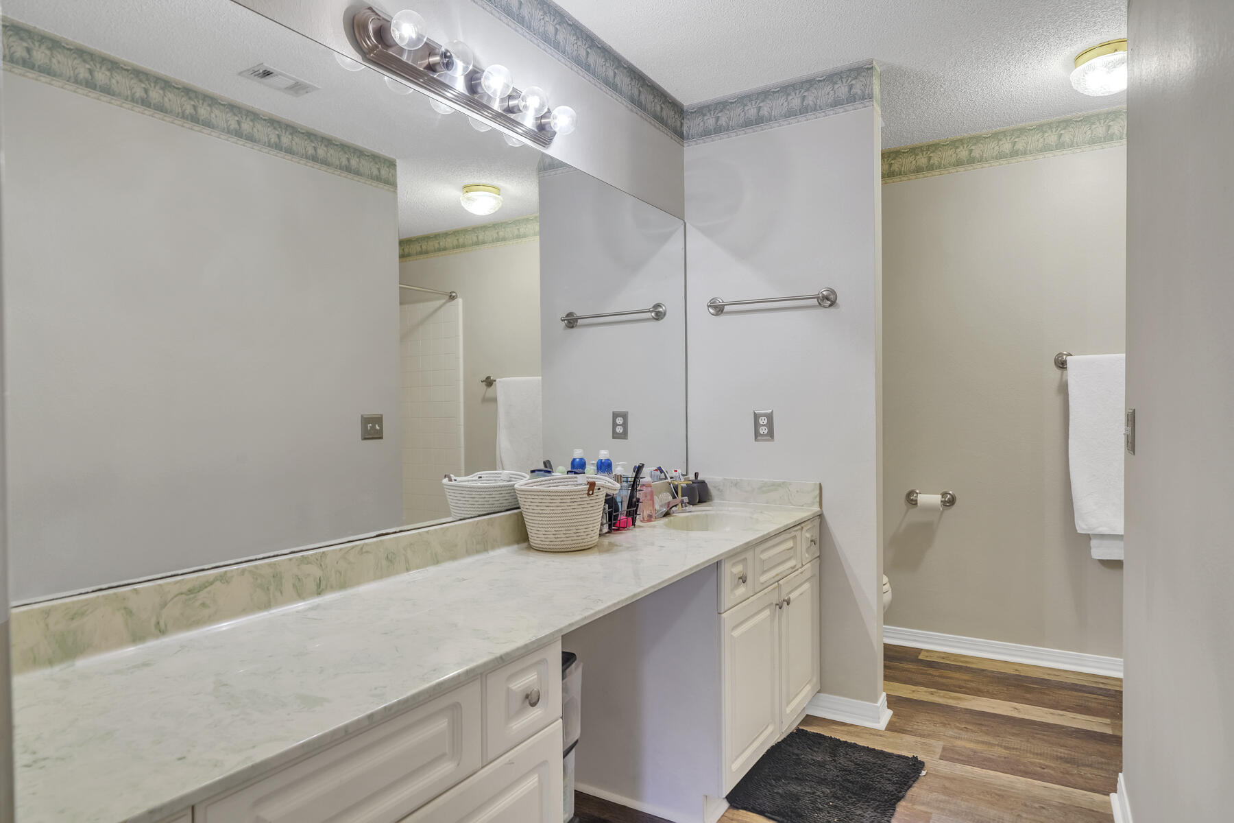 504 Easy Street Fort Walton Beach, FL 32547 - Photo 12 of 21 a bathroom with a sink and a mirror
