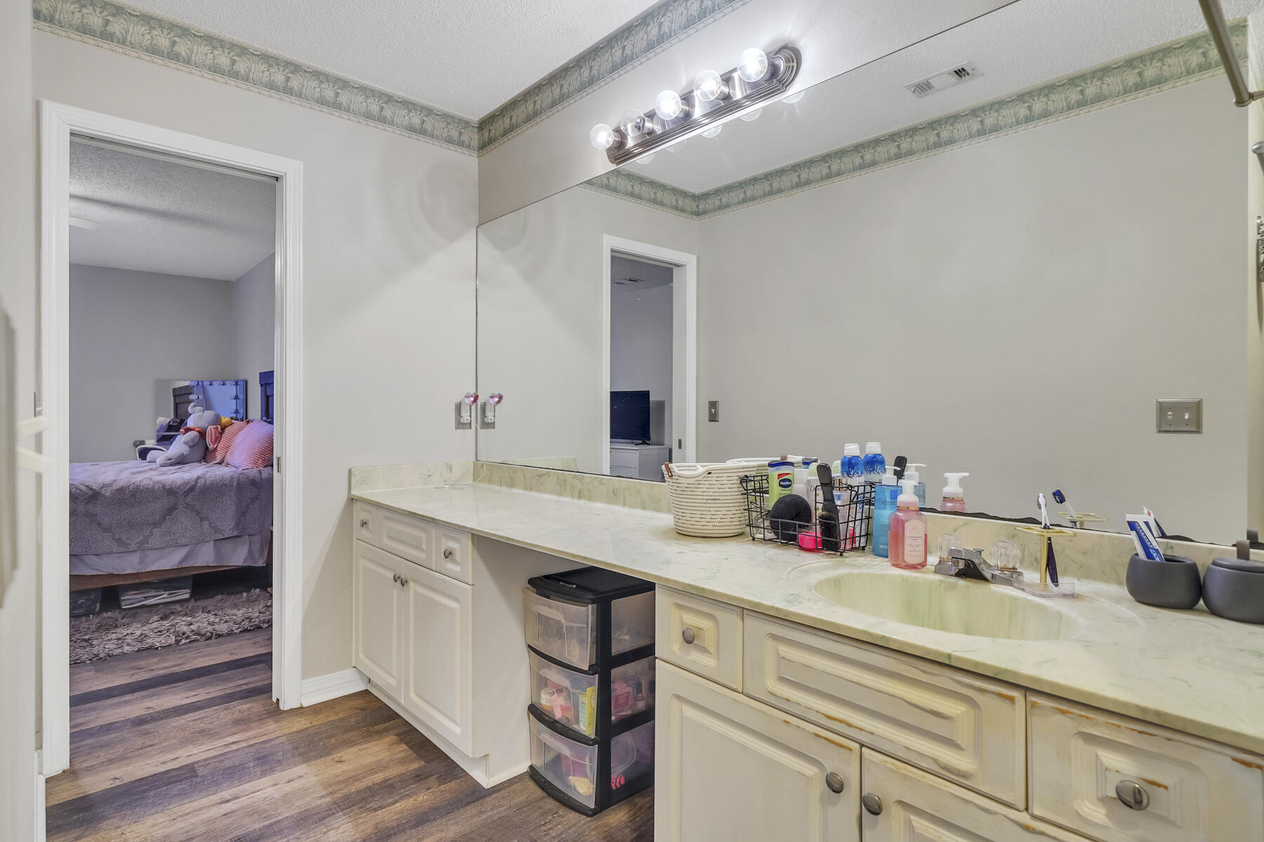 504 Easy Street Fort Walton Beach, FL 32547 - Photo 13 of 21 a bathroom with a sink and a mirror
