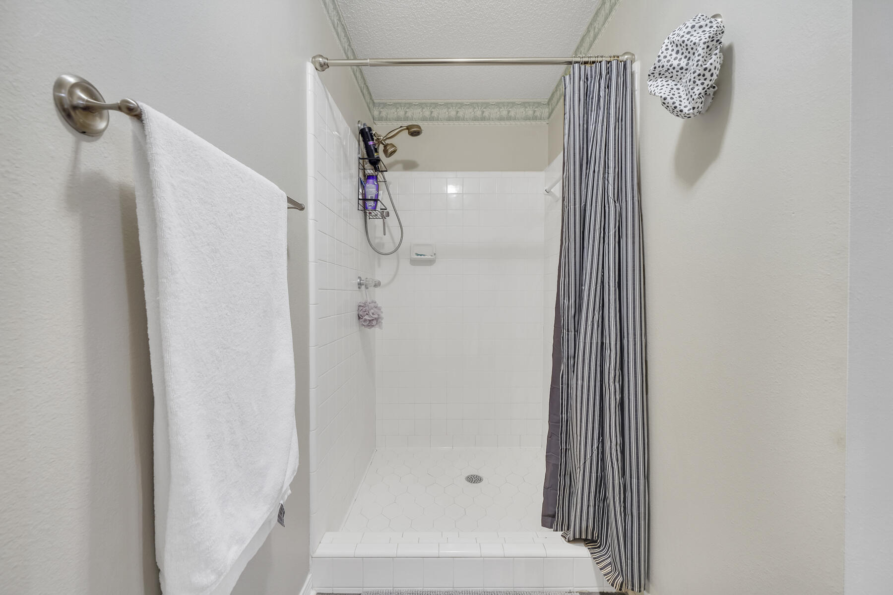 504 Easy Street Fort Walton Beach, FL 32547 - Photo 14 of 21 a bathroom with a shower
