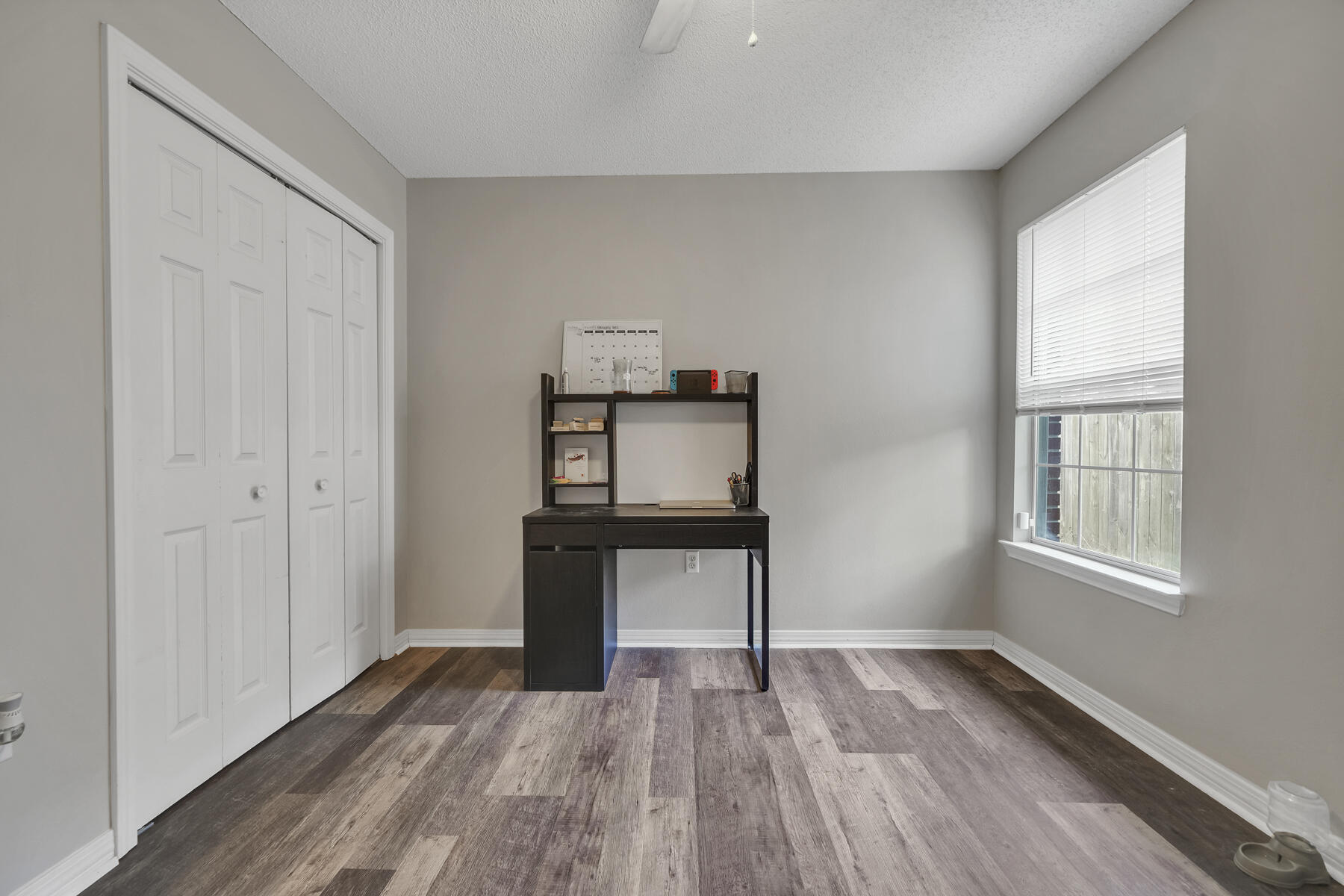504 Easy Street Fort Walton Beach, FL 32547 - Photo 16 of 21 a room with a table and a window