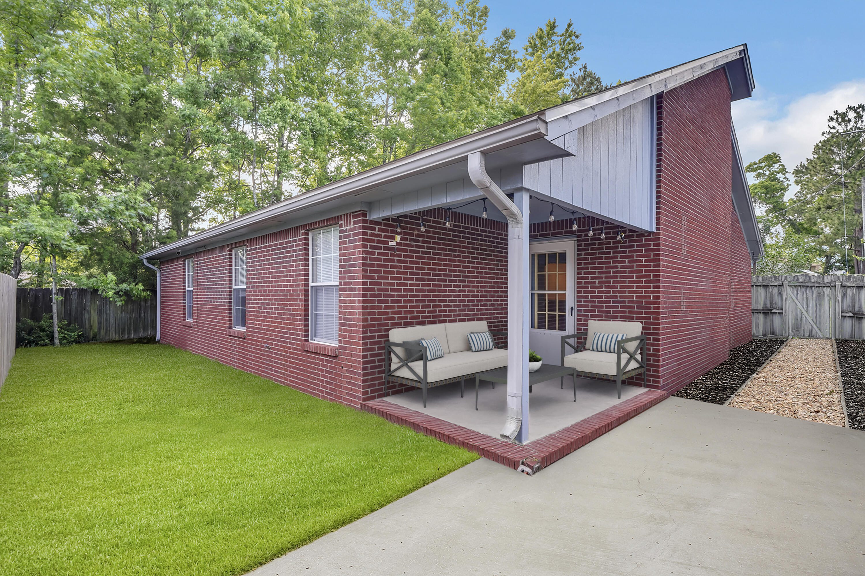 504 Easy Street Fort Walton Beach, FL 32547 - Photo 21 of 21 a backyard of a house with table and chairs