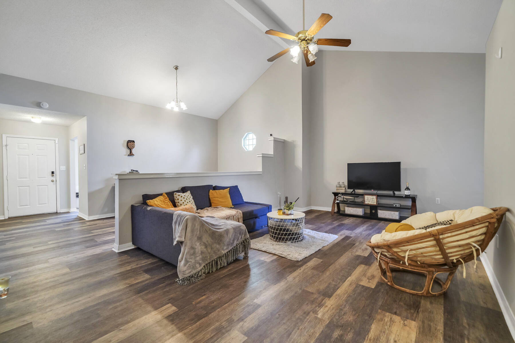 504 Easy Street Fort Walton Beach, FL 32547 - Photo 5 of 21 a living room with furniture and a flat screen tv