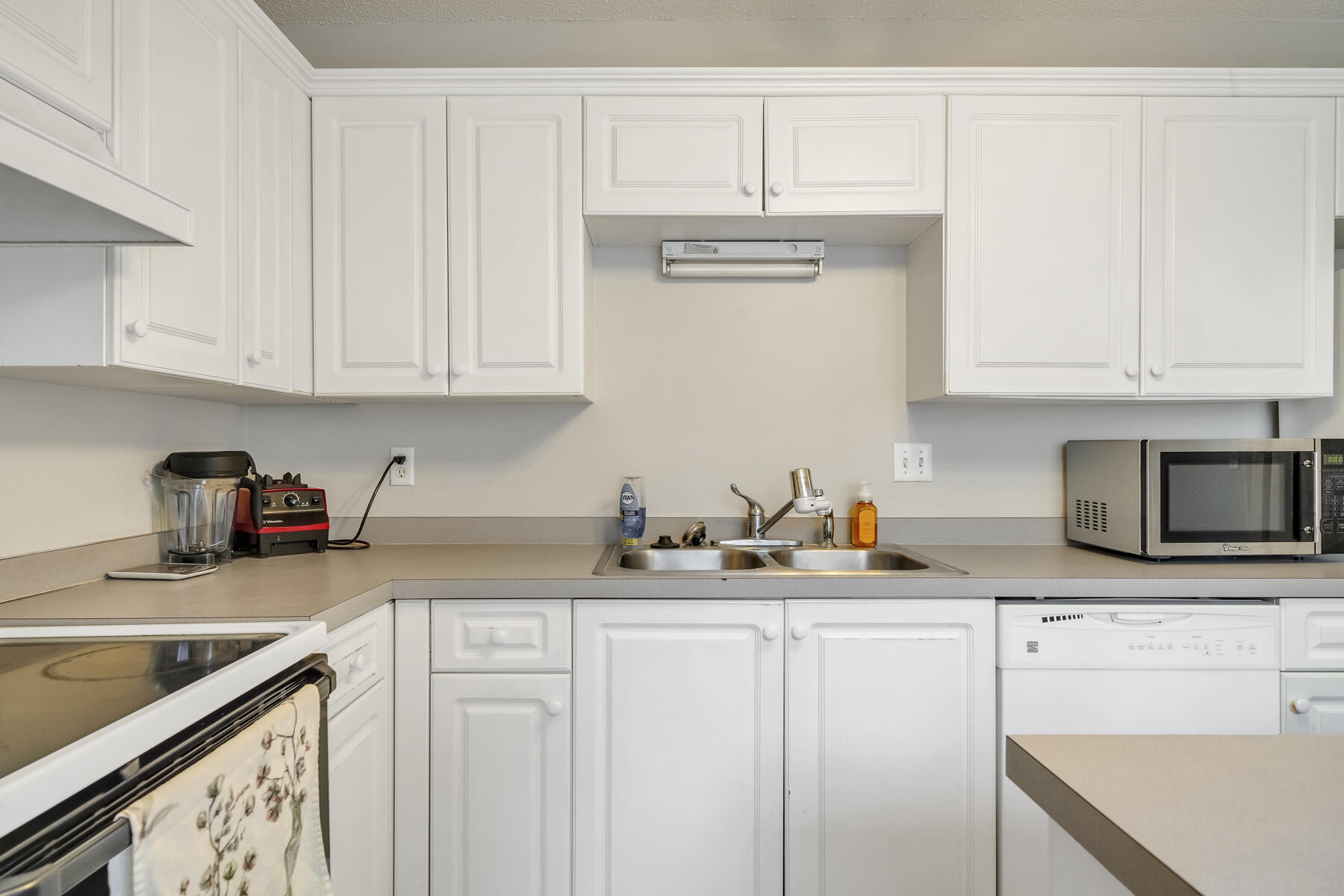 504 Easy Street Fort Walton Beach, FL 32547 - Photo 7 of 21 a kitchen with stainless steel appliances granite countertop a sink stove and cabinets