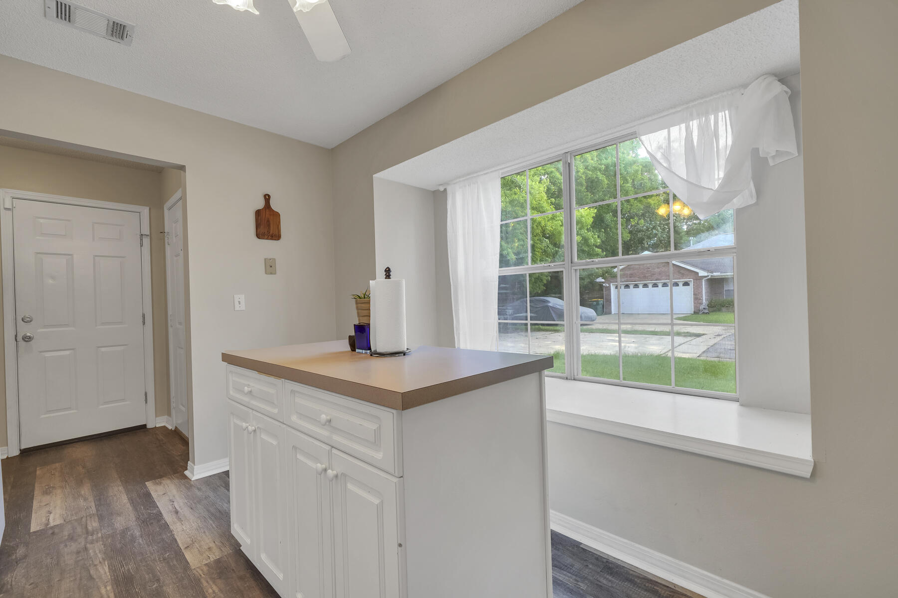 504 Easy Street Fort Walton Beach, FL 32547 - Photo 8 of 21 a kitchen with a sink and a window