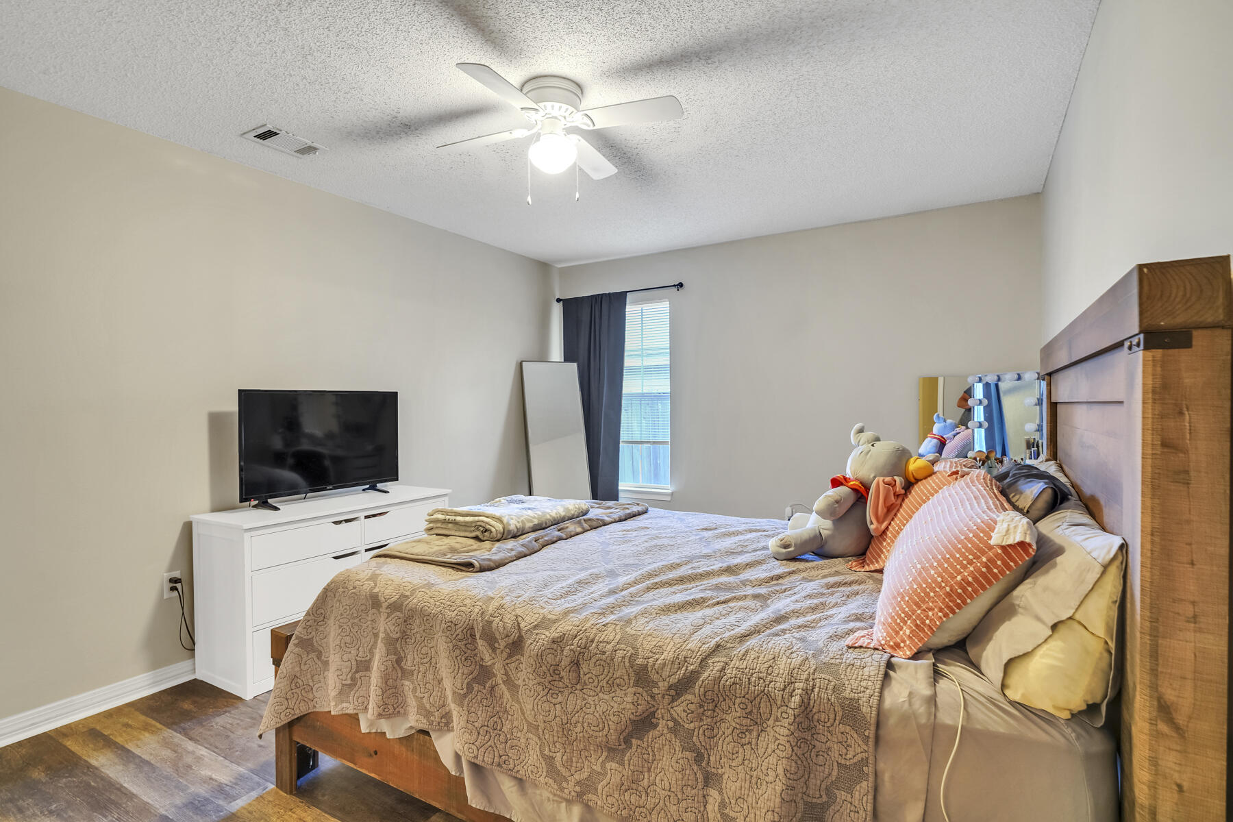 504 Easy Street Fort Walton Beach, FL 32547 - Photo 10 of 21 a bedroom with a bed and a flat screen tv