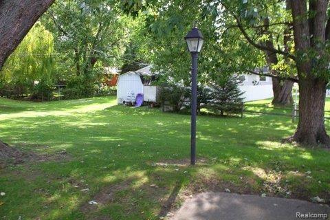 9 Riverside Court Monroe, MI 48162 - Photo 4 of 17 IMG_0004.jpg