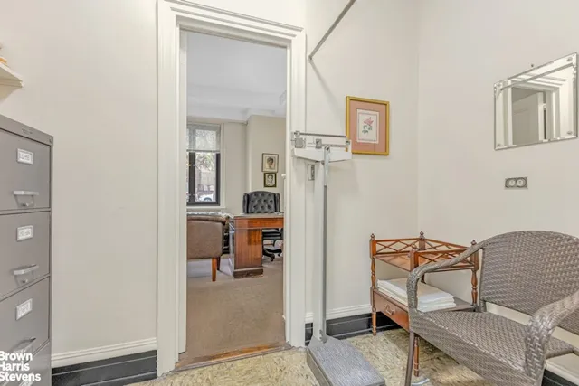 $799,000 | 180 East 79th Street, Unit 1B | Upper East Side