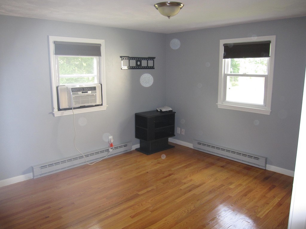 43 Hapgood Road Worcester, MA 01605 - Photo 12 of 23 Gallery Image 12