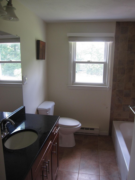 43 Hapgood Road Worcester, MA 01605 - Photo 10 of 23 Gallery Image 10