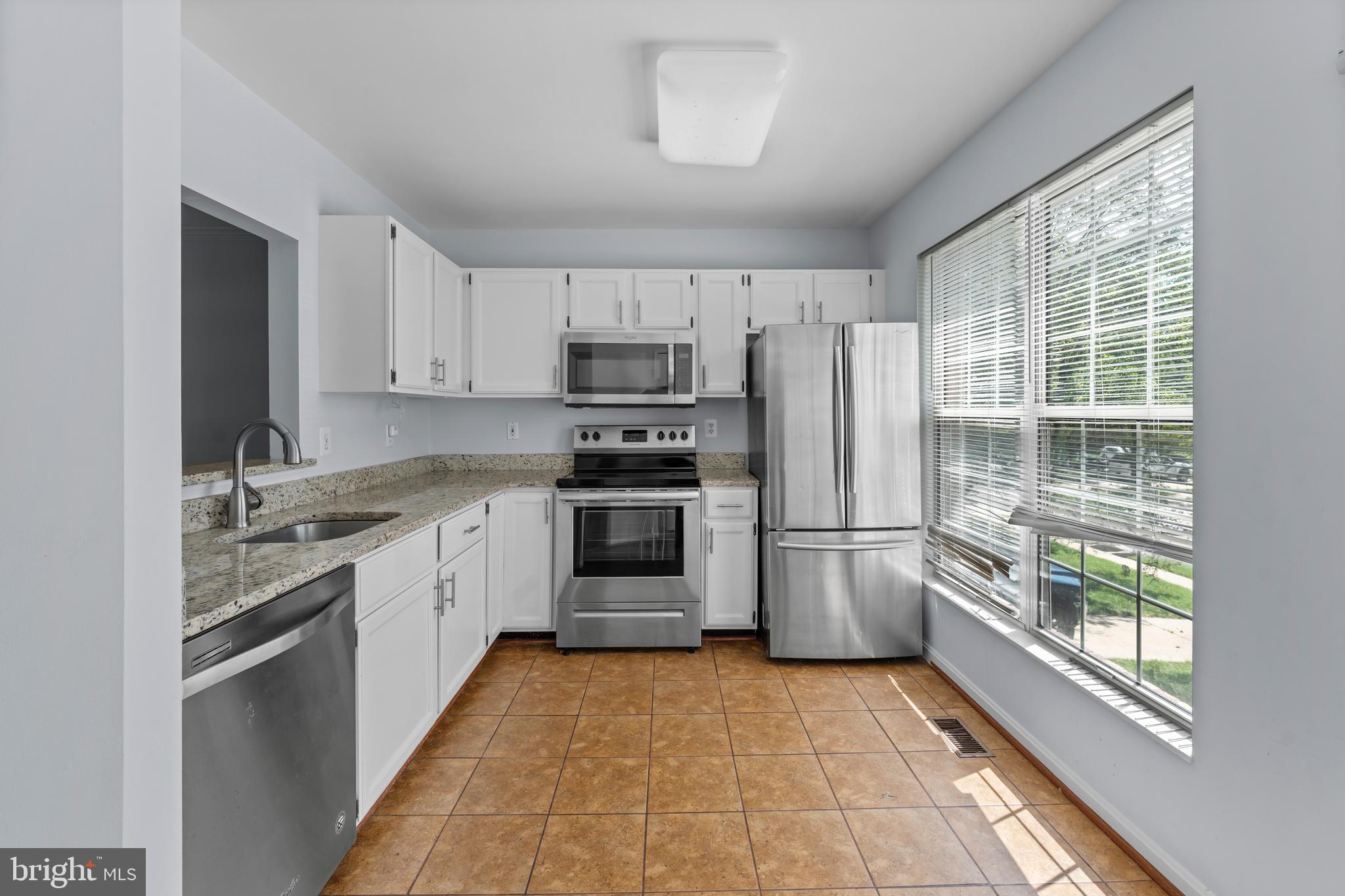 2204 Commissary Circle Odenton, MD 21113 - Photo 17 of 32 a kitchen with a stove a refrigerator and a sink