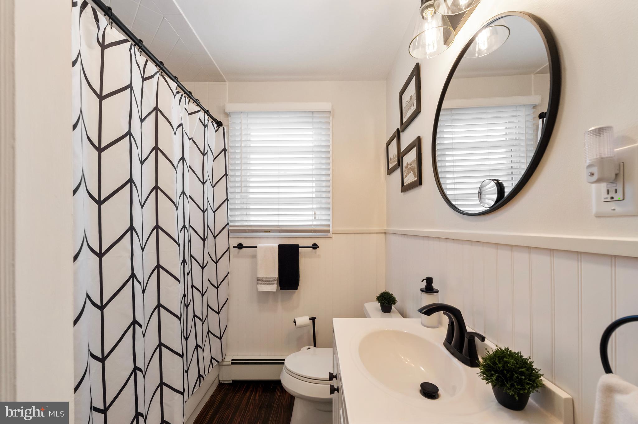 116 Oakley Road Upper Darby, PA 19082 - Photo 21 of 31 Full hall bath